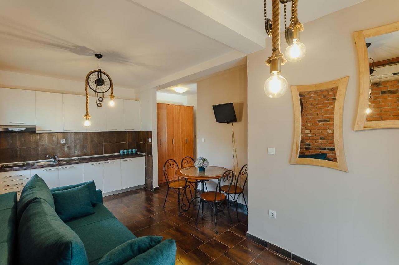 Poolside Apartments Miljan I Ranko 헤르섹 외부 사진