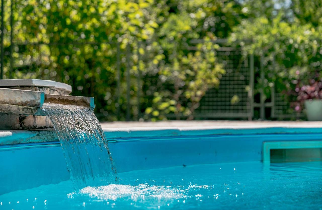 Poolside Apartments Miljan I Ranko 헤르섹 외부 사진