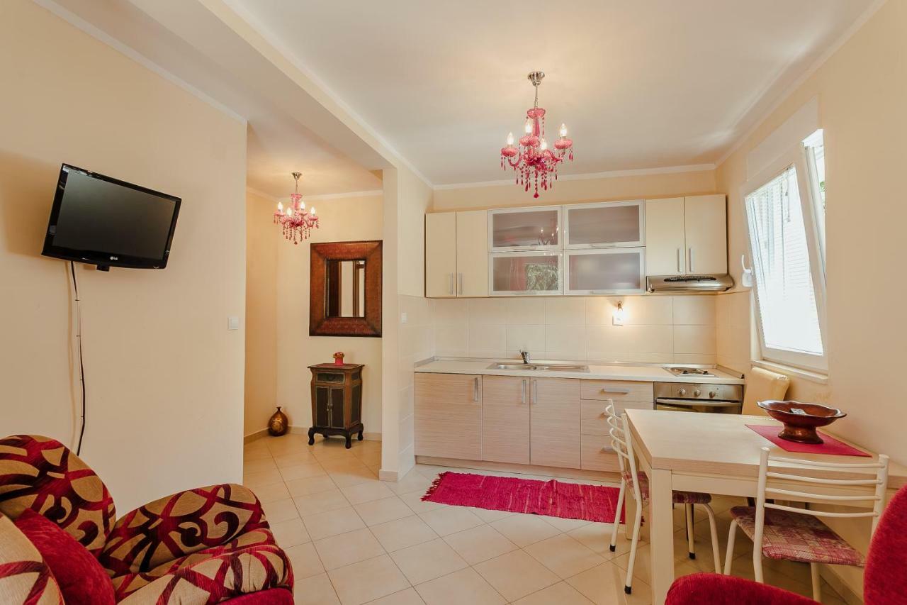 Poolside Apartments Miljan I Ranko 헤르섹 외부 사진